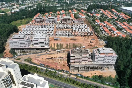 Vista frontal da obra